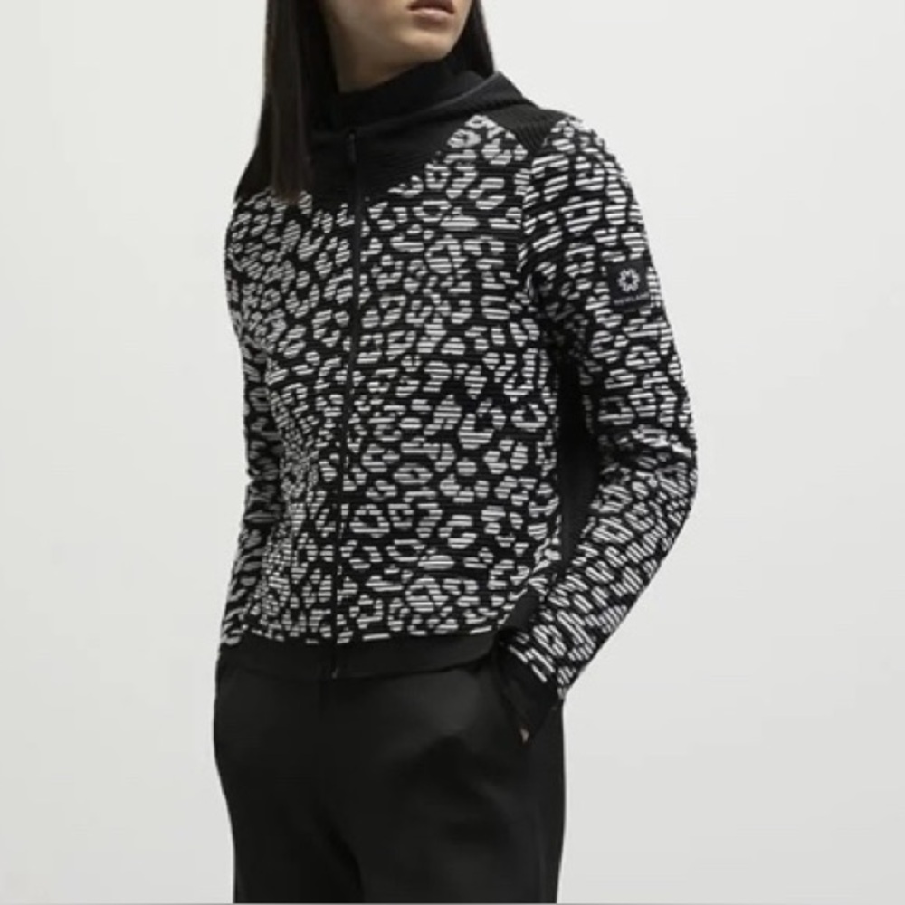 Newland technical stretch knit zipper layer size medium